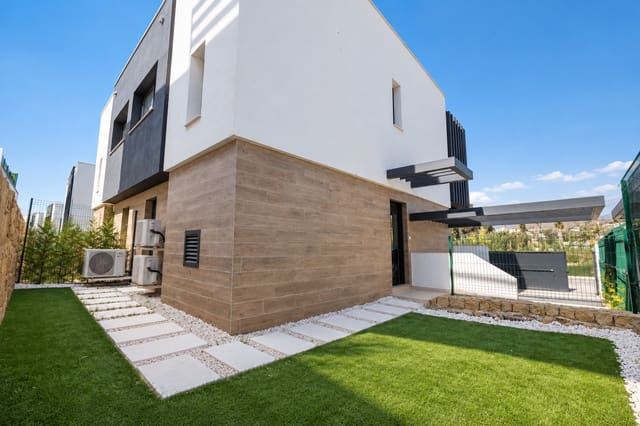 3 sovrum Semi-fristående Villa till salu i Atalaya-Isdabe, Estepona med pool garage - 730 000 € (Ref: 9892003)