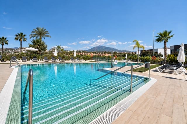 3 sovrum Semi-fristående Villa till salu i Atalaya-Isdabe, Estepona med pool garage - 730 000 € (Ref: 9892003)