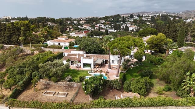 4 makuuhuone Huvila myytävänä paikassa Guadalmina Alta, Marbella mukana uima-altaan 
autotalli - 1 695 000 € (Ref: 9899416)