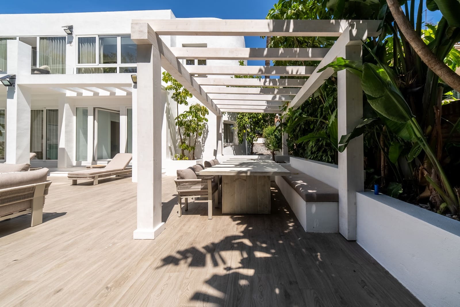 4 bedroom Villa for holiday rental in Marbella with pool garage - € 7,000 (Ref: 9927086)