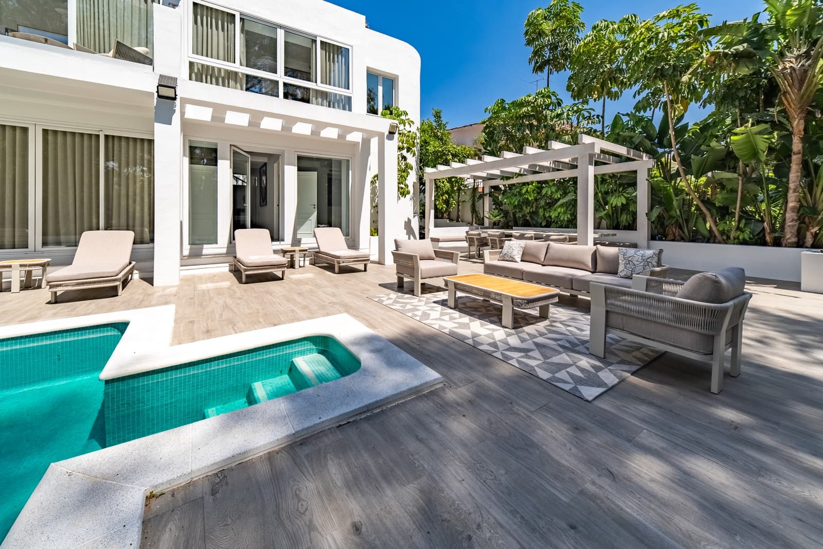 4 bedroom Villa for holiday rental in Marbella with pool garage - € 7,000 (Ref: 9927086)