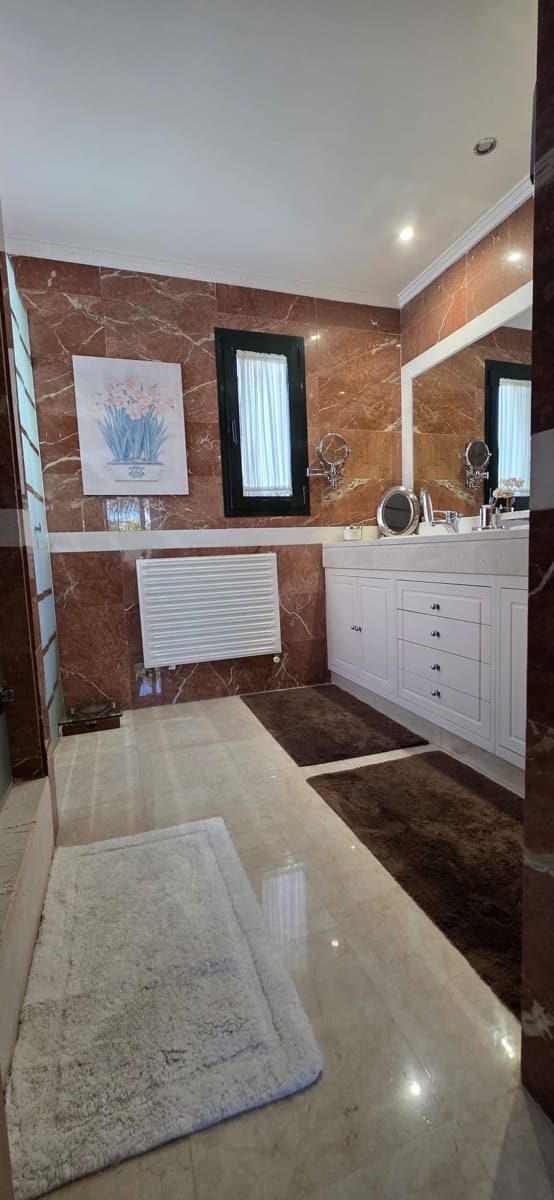 4 sypialnia Dom blizniak na kwatery wakacyjne w Marbella z basenem garażem - 5 500 € (Ref: 9933931)