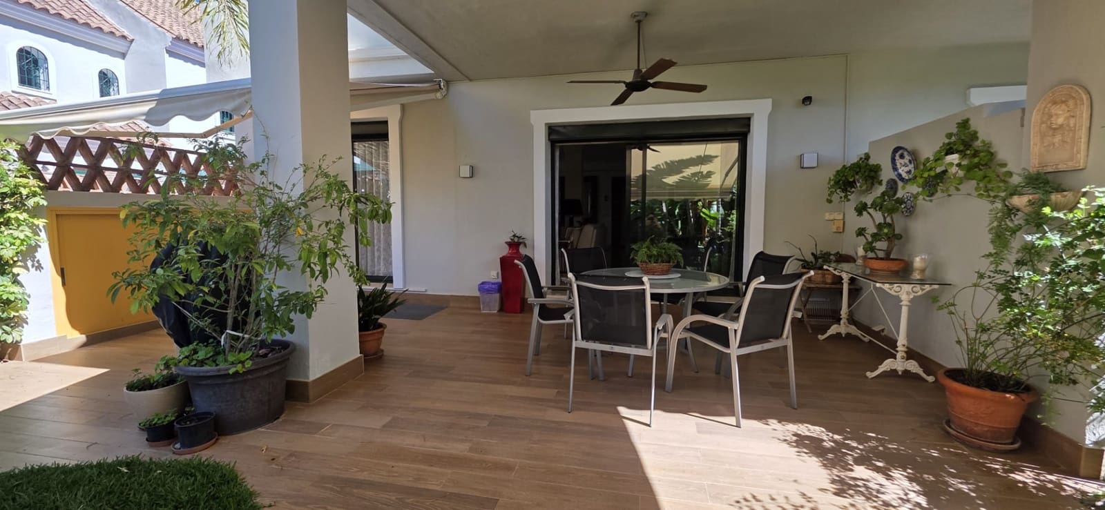 4 sypialnia Dom blizniak na kwatery wakacyjne w Marbella z basenem garażem - 5 500 € (Ref: 9933931)