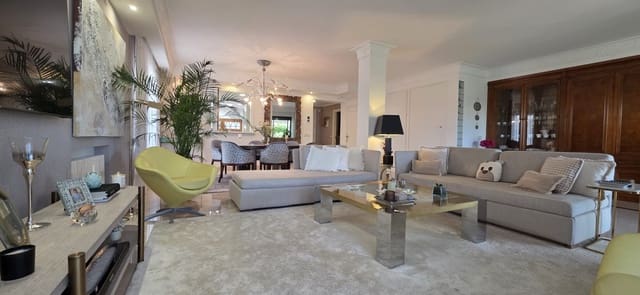 4 sypialnia Dom blizniak na kwatery wakacyjne w Marbella z basenem garażem - 5 500 € (Ref: 9933931)