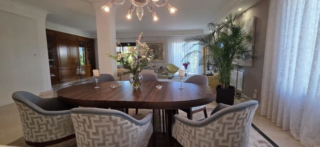 4 sypialnia Dom blizniak na kwatery wakacyjne w Marbella z basenem garażem - 5 500 € (Ref: 9933931)