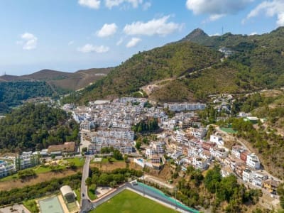 2 bedroom Apartment for rent in Marbella with pool - € 1,900 (Ref: 9937902)