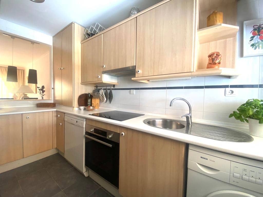 2 bedroom Apartment for rent in Marbella with pool - € 1,900 (Ref: 9937902)