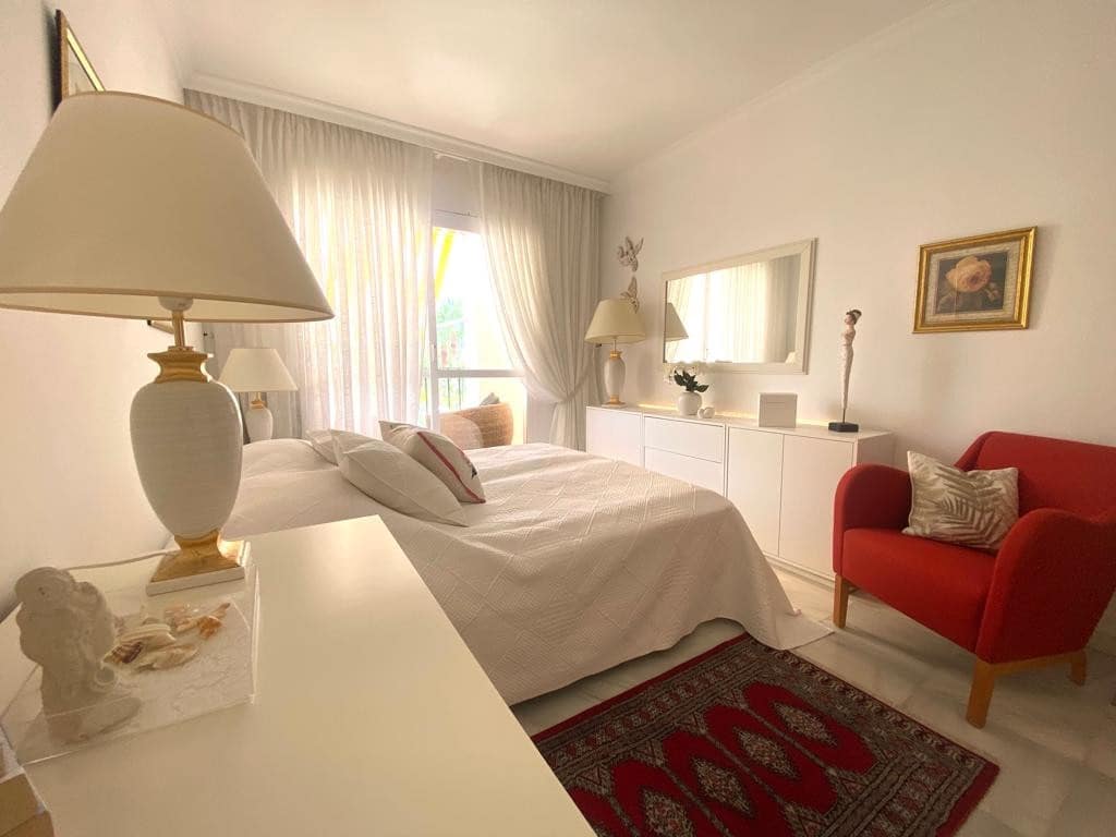 2 bedroom Apartment for rent in Marbella with pool - € 1,900 (Ref: 9937902)