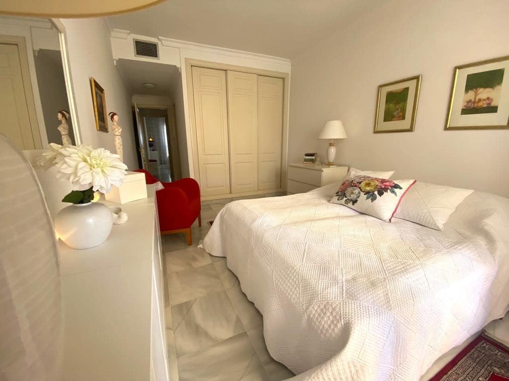 2 bedroom Apartment for rent in Marbella with pool - € 1,900 (Ref: 9937902)
