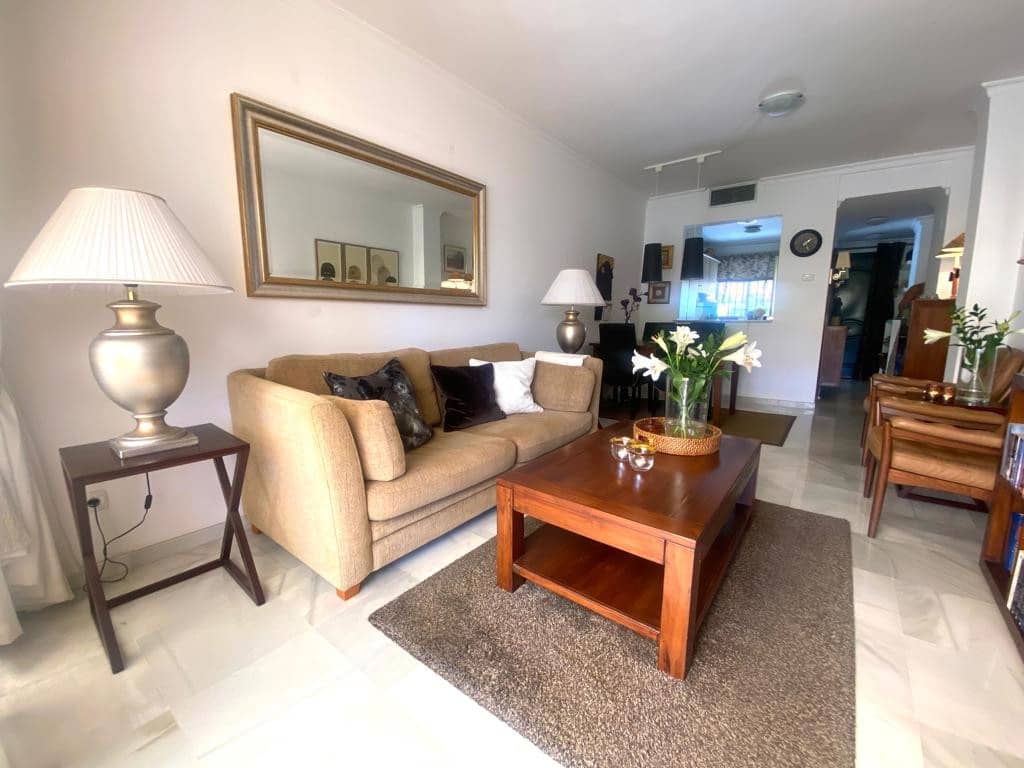 2 bedroom Apartment for rent in Marbella with pool - € 1,900 (Ref: 9937902)