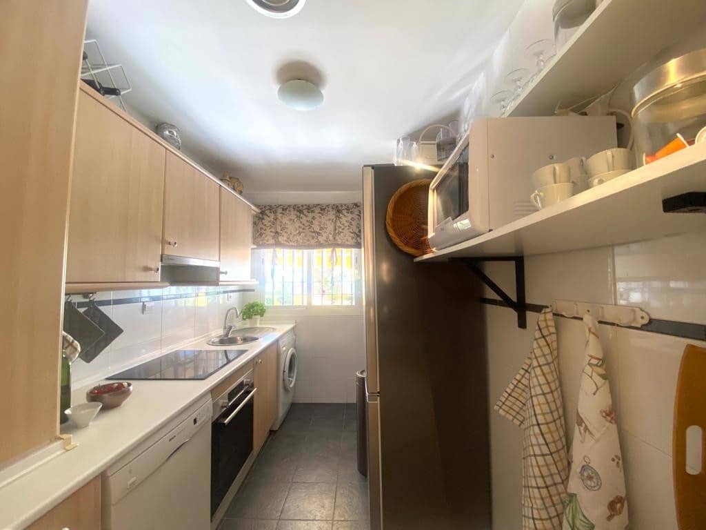2 bedroom Apartment for rent in Marbella with pool - € 1,900 (Ref: 9937902)