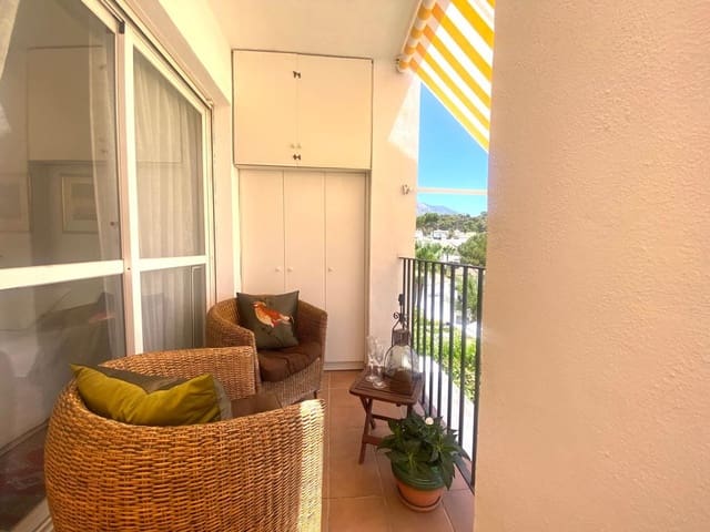 2 quarto Apartamento para arrendar em Los Naranjos, Marbella com piscina - 1 900 € (Ref: 9937902)