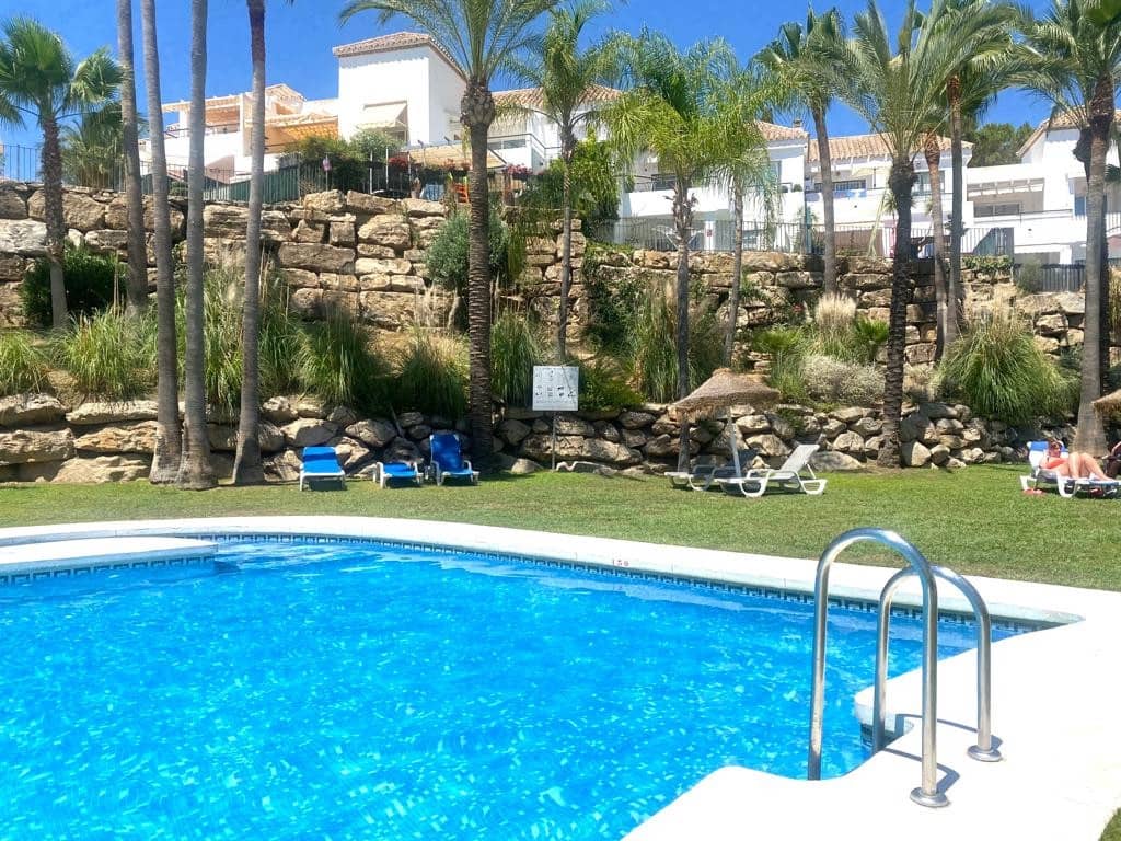 2 bedroom Apartment for rent in Marbella with pool - € 1,900 (Ref: 9937902)