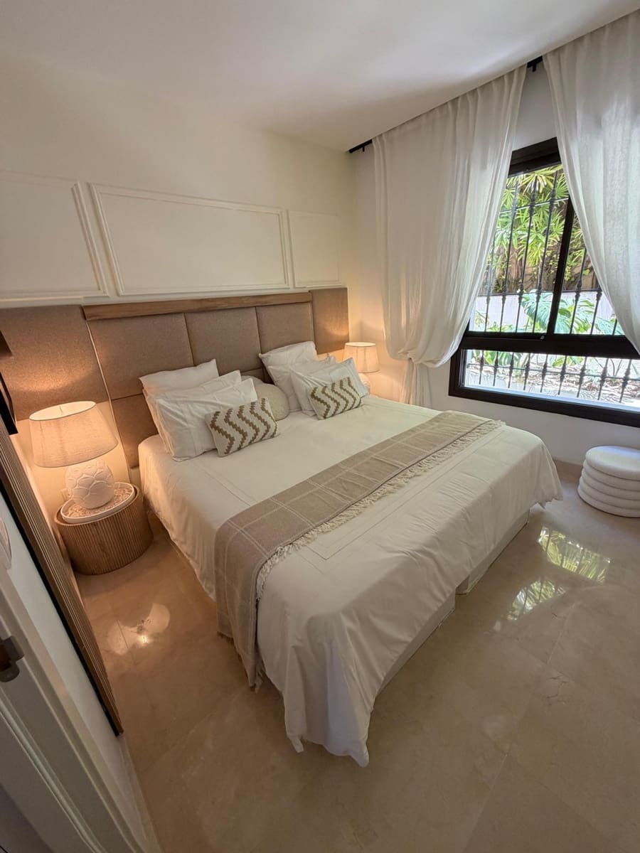 2 quarto Apartamento para arrendar em Benahavis - 2 750 € (Ref: 9975063)
