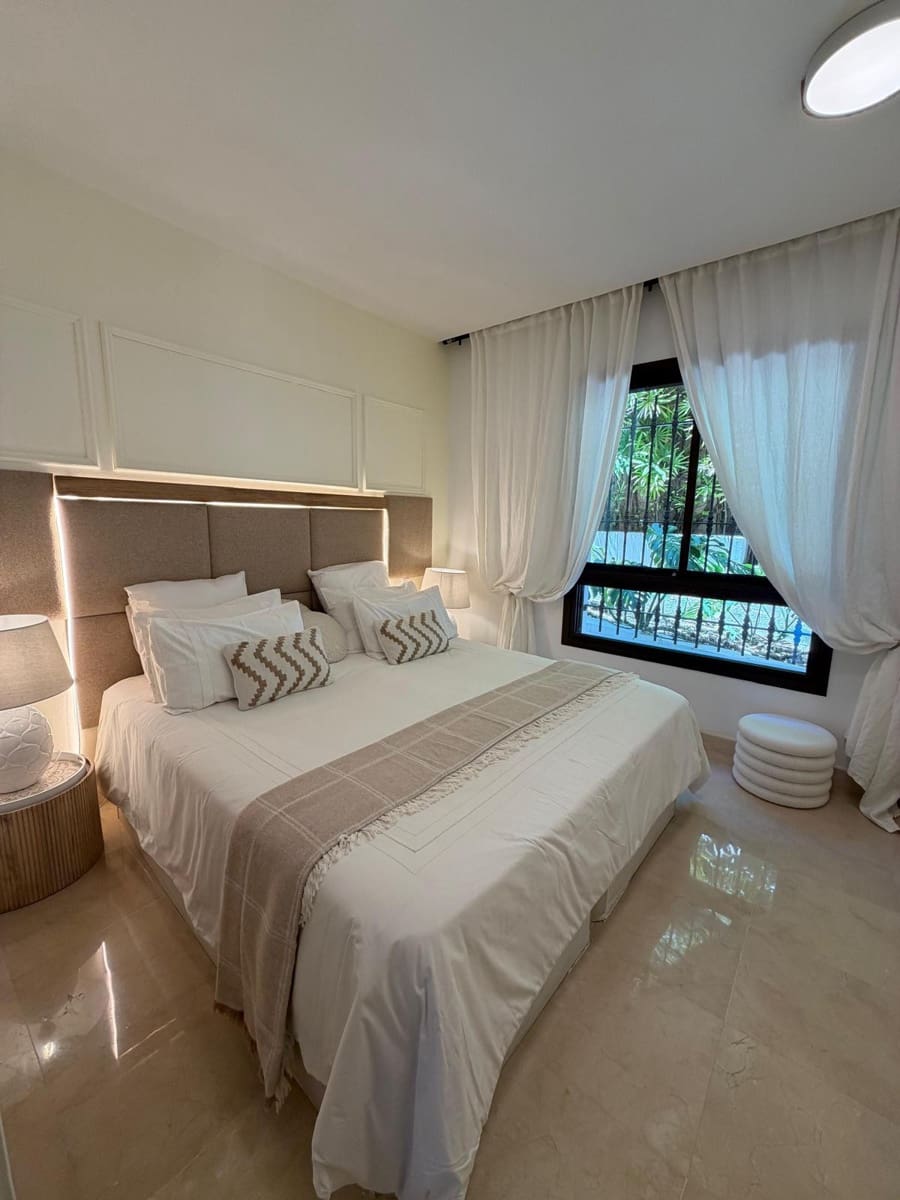 2 quarto Apartamento para arrendar em Benahavis - 2 750 € (Ref: 9975063)