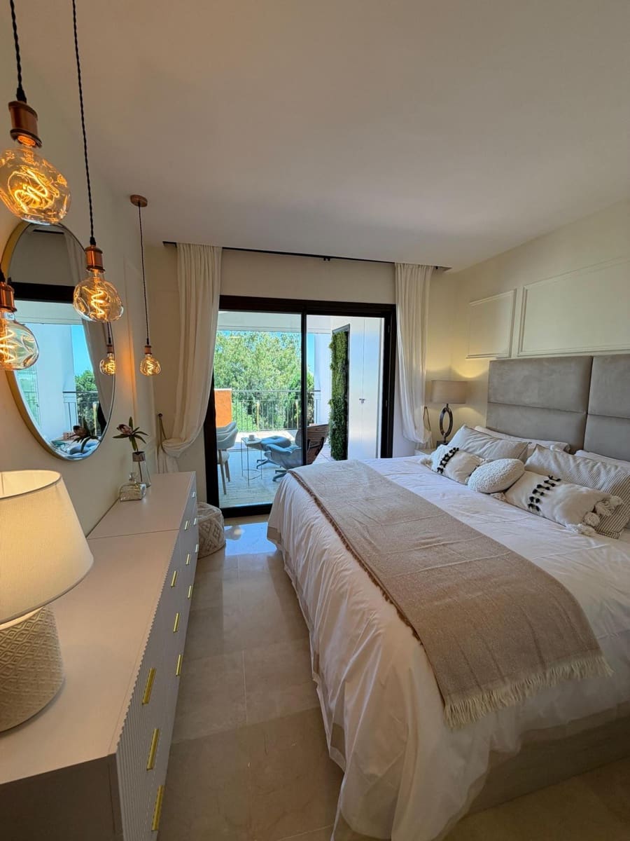 2 quarto Apartamento para arrendar em Benahavis - 2 750 € (Ref: 9975063)