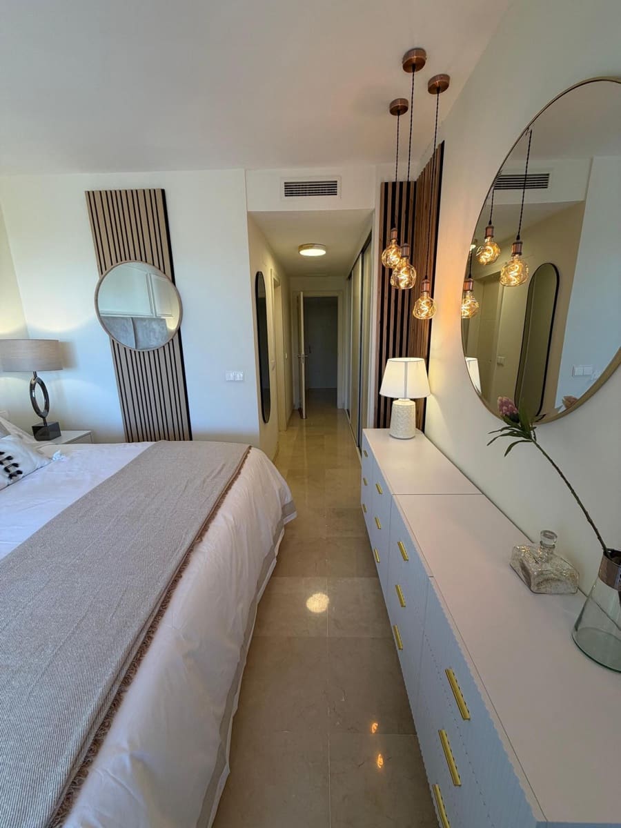 2 quarto Apartamento para arrendar em Benahavis - 2 750 € (Ref: 9975063)