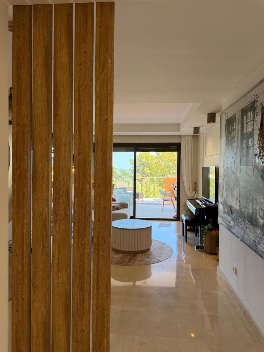 2 quarto Apartamento para arrendar em Benahavis - 2 750 € (Ref: 9975063)