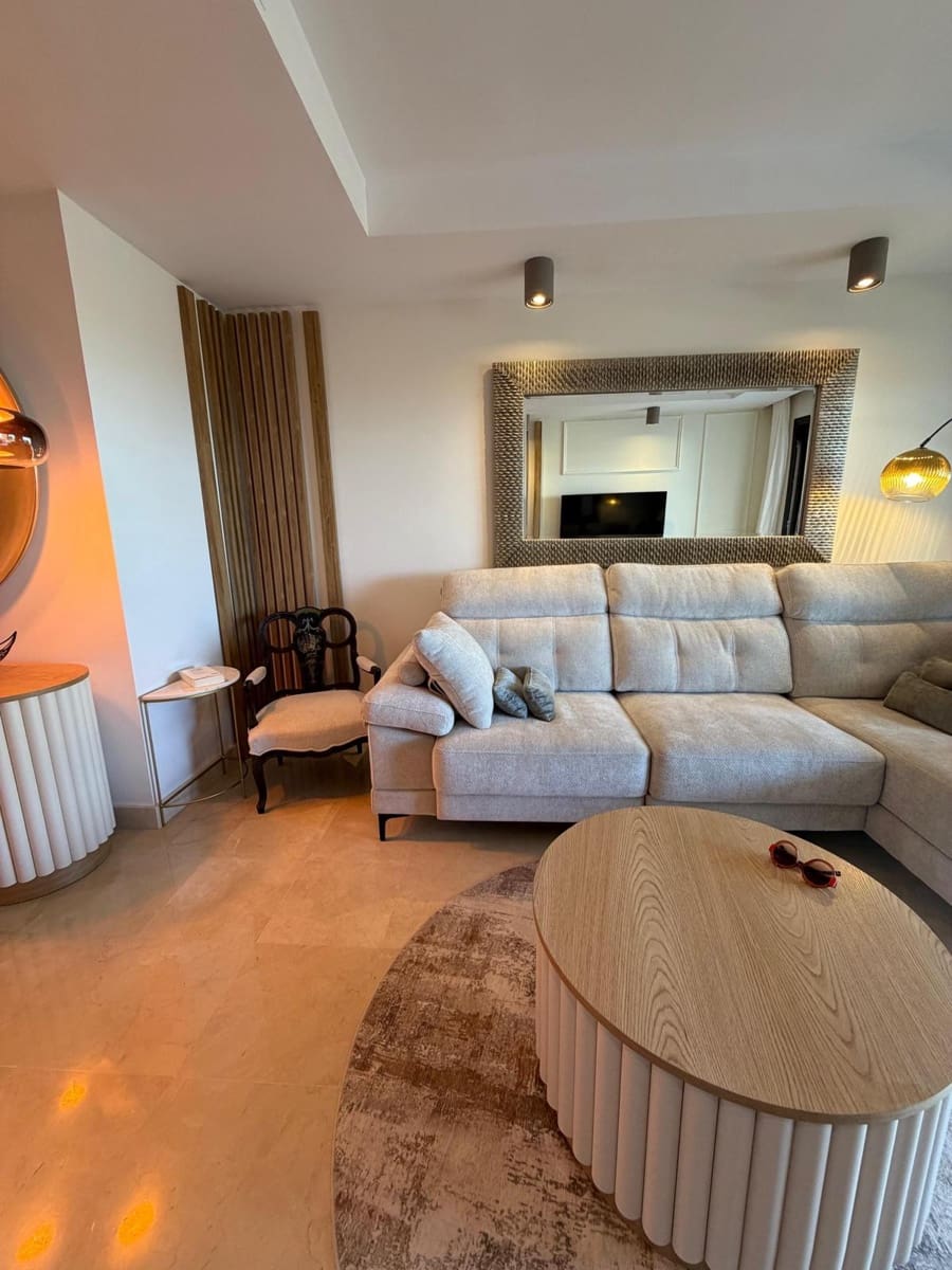 2 quarto Apartamento para arrendar em Benahavis - 2 750 € (Ref: 9975063)