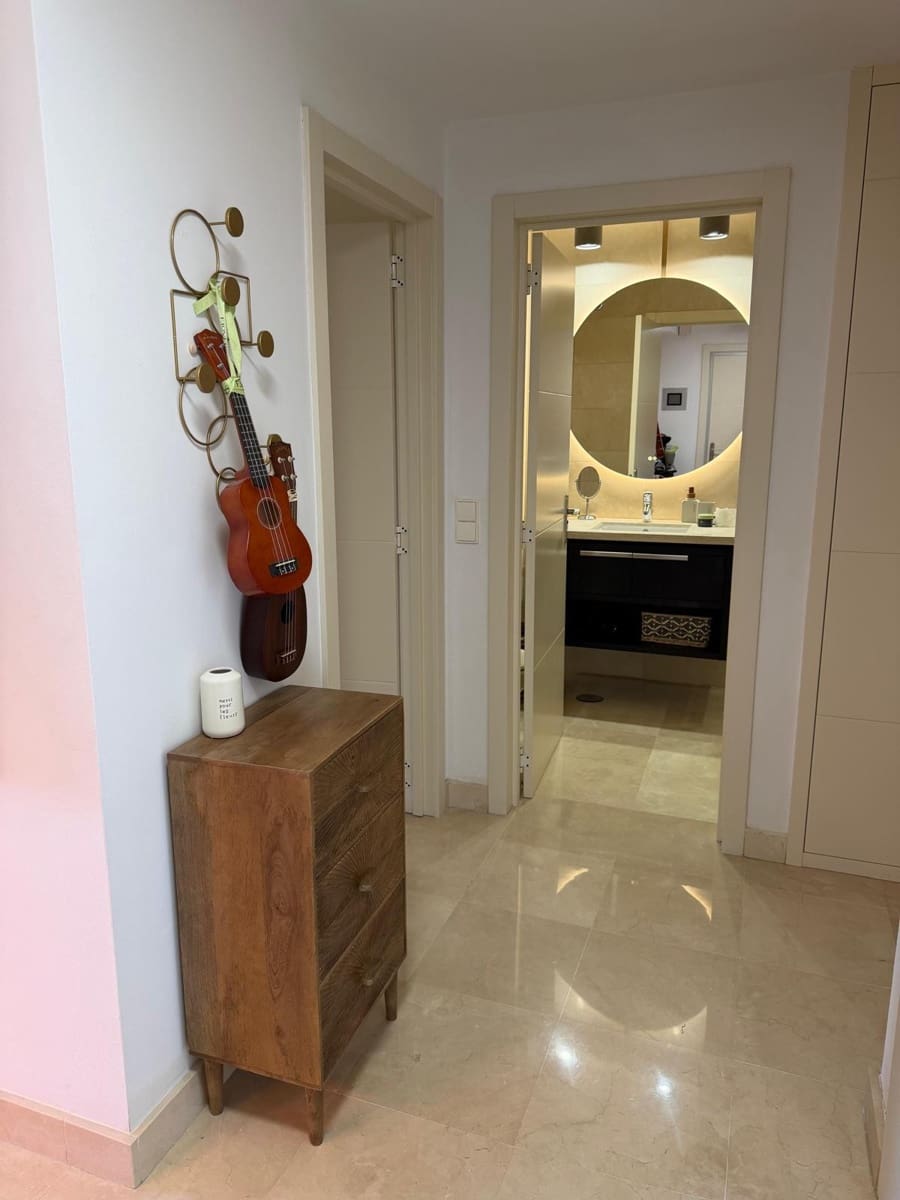 2 quarto Apartamento para arrendar em Benahavis - 2 750 € (Ref: 9975063)