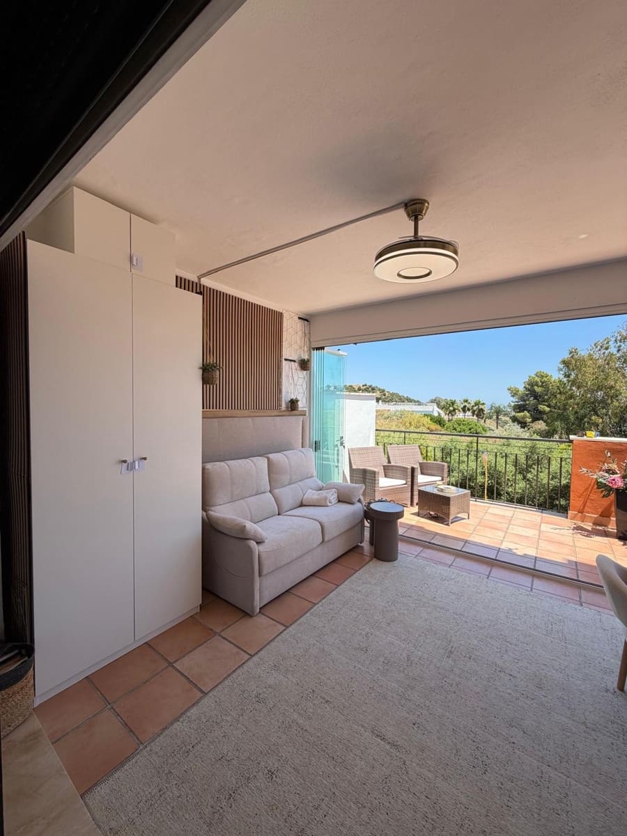 2 quarto Apartamento para arrendar em Benahavis - 2 750 € (Ref: 9975063)