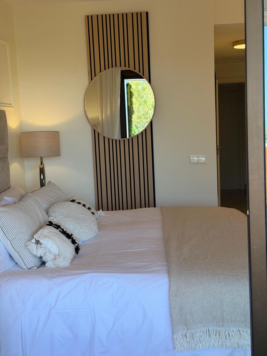 2 quarto Apartamento para arrendar em Benahavis - 2 750 € (Ref: 9975063)