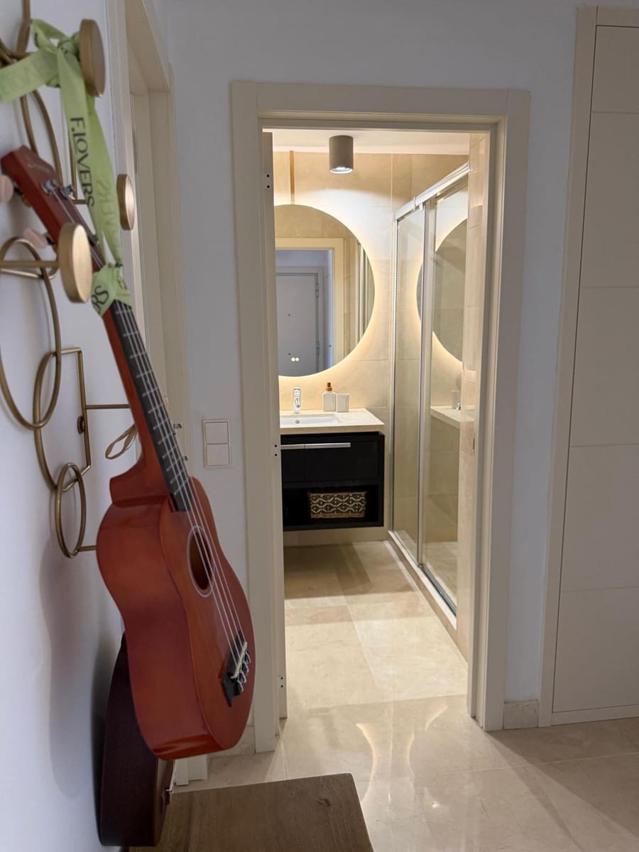 2 quarto Apartamento para arrendar em Benahavis - 2 750 € (Ref: 9975063)