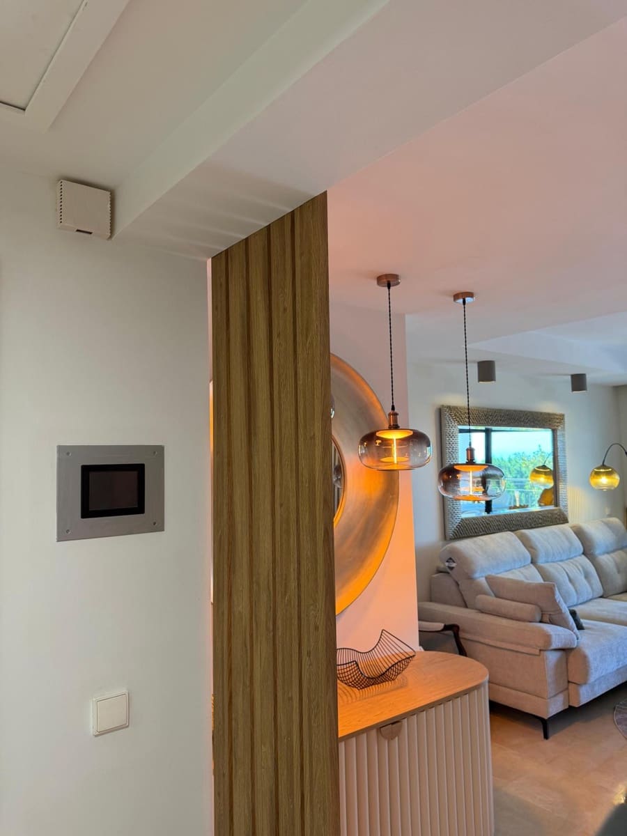 2 quarto Apartamento para arrendar em Benahavis - 2 750 € (Ref: 9975063)