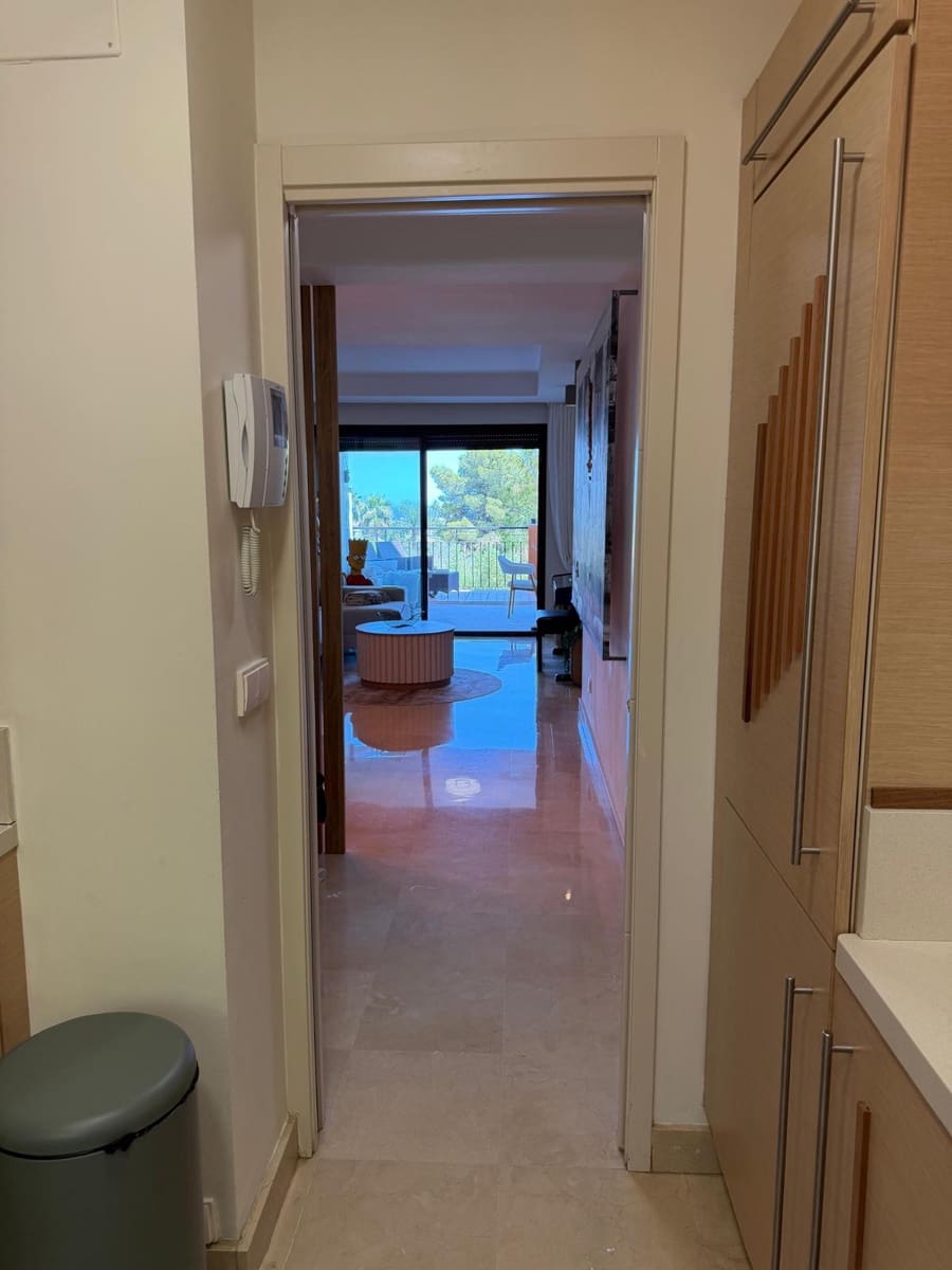 2 quarto Apartamento para arrendar em Benahavis - 2 750 € (Ref: 9975063)