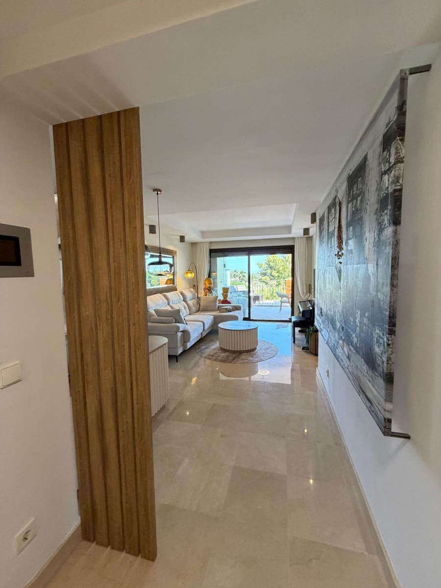 2 quarto Apartamento para arrendar em Benahavis - 2 750 € (Ref: 9975063)