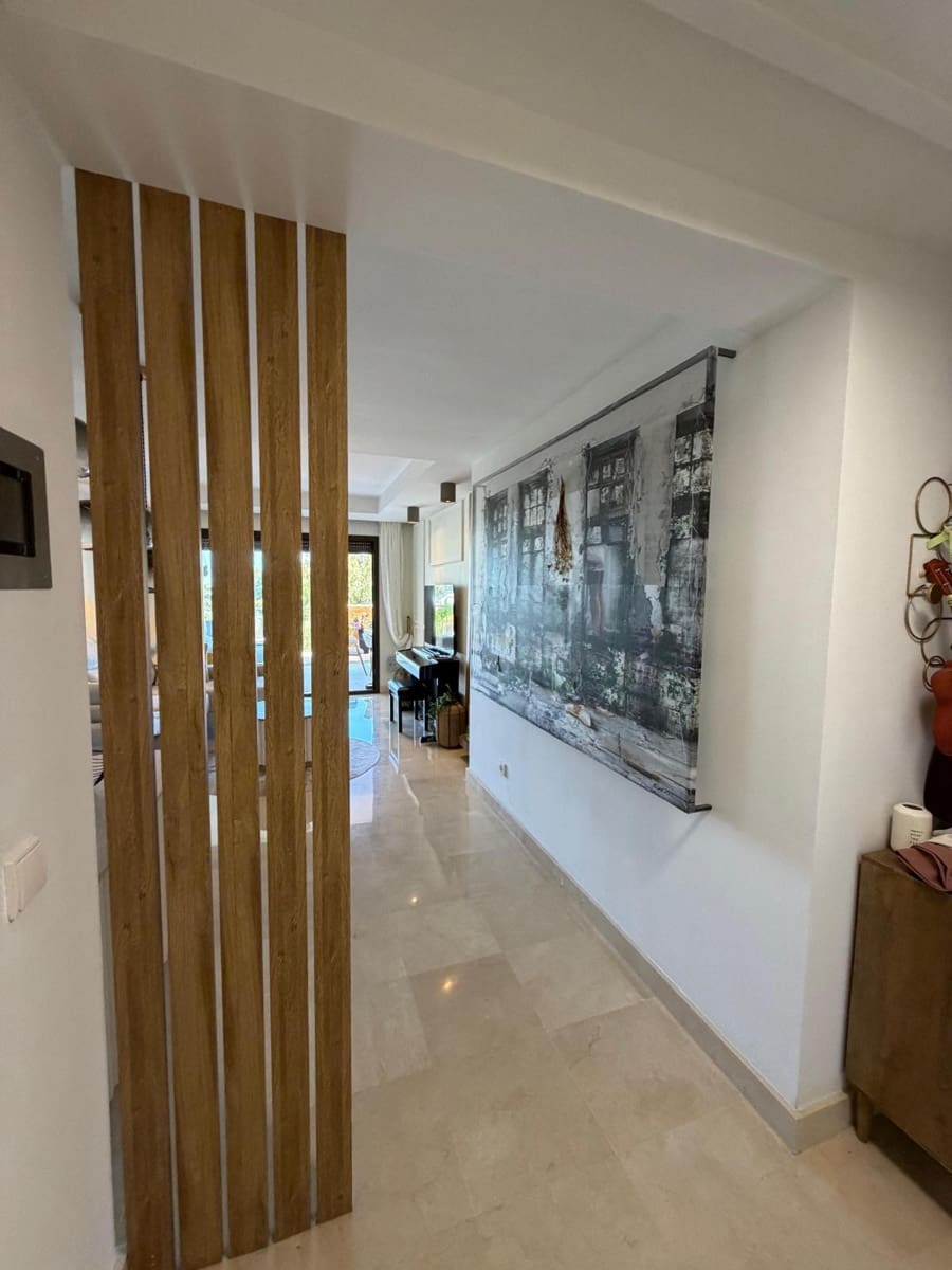 2 quarto Apartamento para arrendar em Benahavis - 2 750 € (Ref: 9975063)