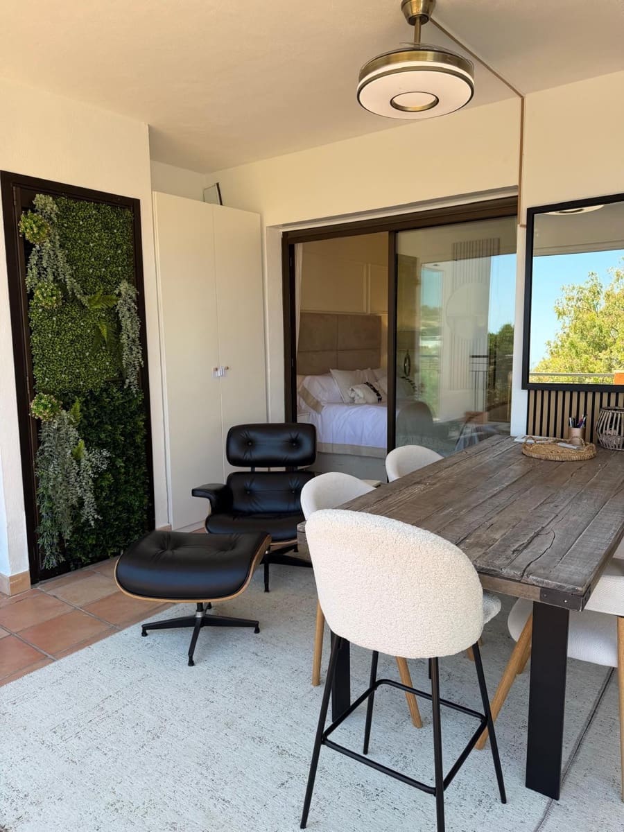 2 quarto Apartamento para arrendar em Benahavis - 2 750 € (Ref: 9975063)