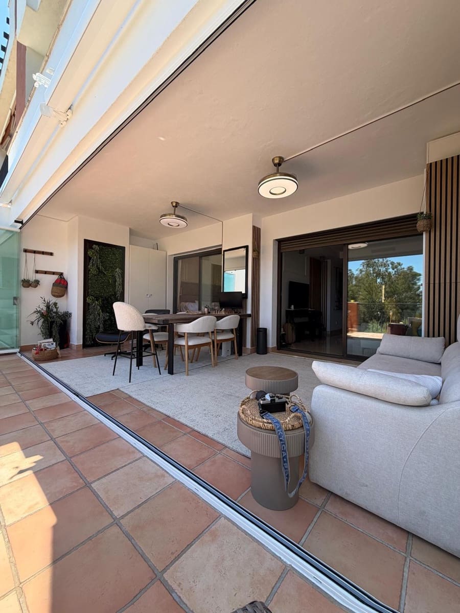 2 quarto Apartamento para arrendar em Benahavis - 2 750 € (Ref: 9975063)