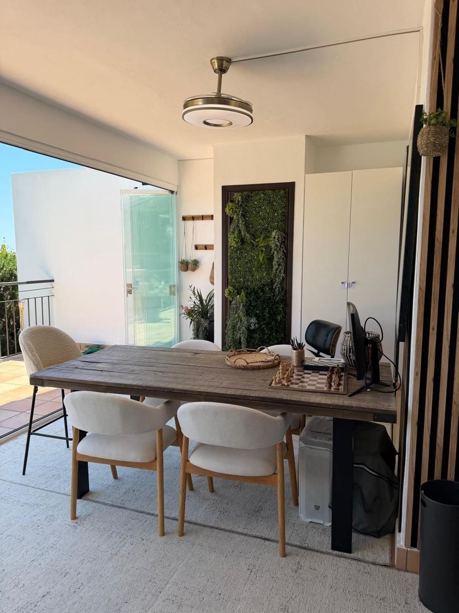 2 quarto Apartamento para arrendar em Benahavis - 2 750 € (Ref: 9975063)