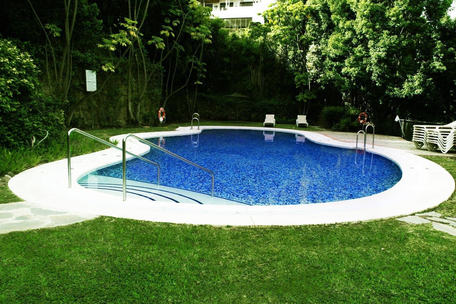 2 quarto Apartamento para arrendar em Benahavis - 2 750 € (Ref: 9975063)