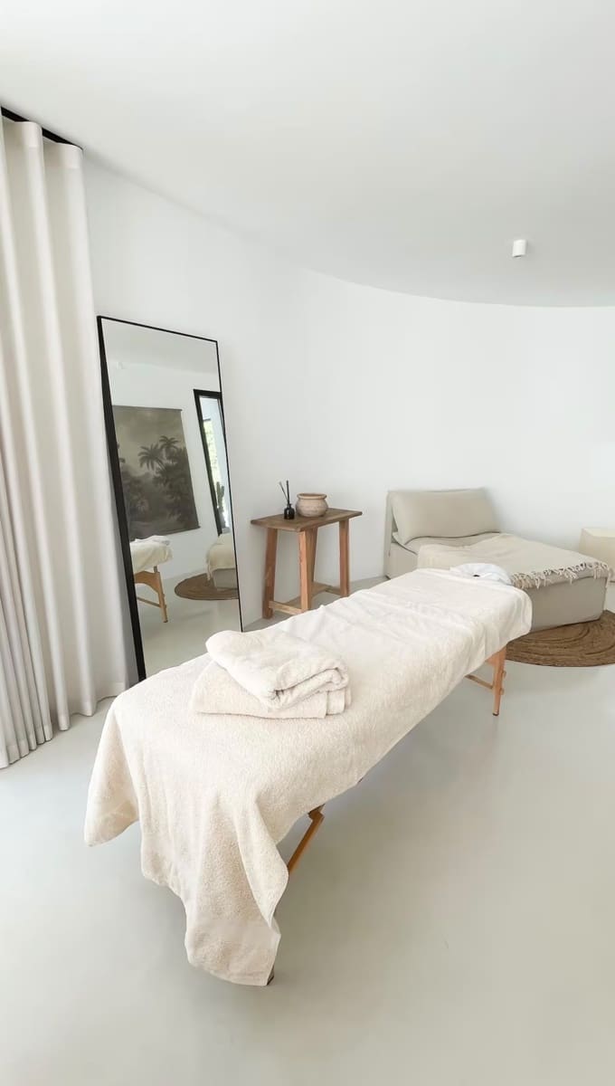 3 bedroom Villa for rent in Marbella with pool - € 10,000 (Ref: 9975064)