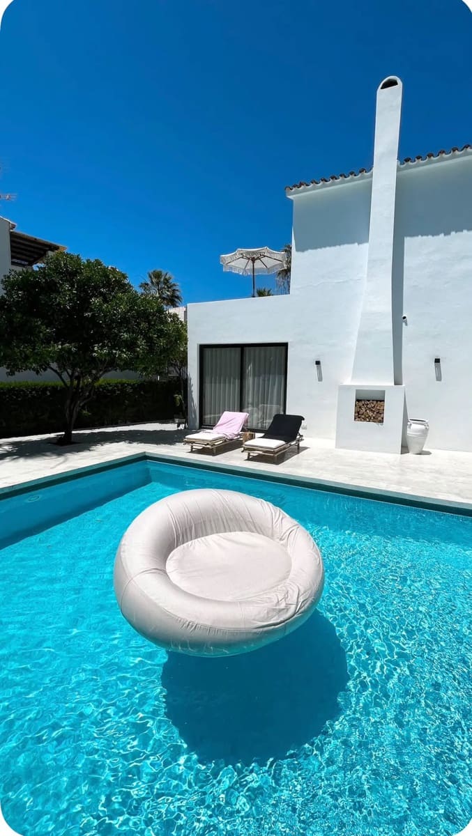 3 bedroom Villa for rent in Marbella with pool - € 10,000 (Ref: 9975064)