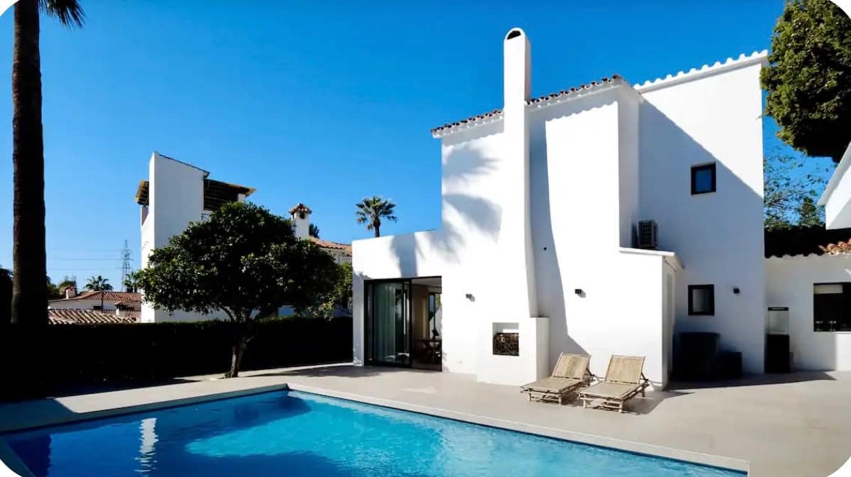 3 bedroom Villa for rent in Marbella with pool - € 10,000 (Ref: 9975064)