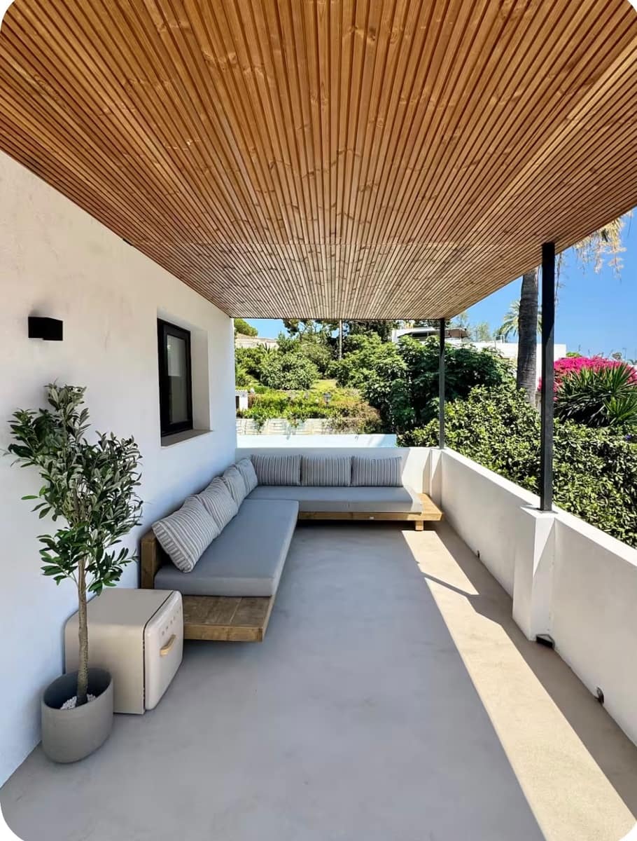 3 bedroom Villa for rent in Marbella with pool - € 10,000 (Ref: 9975064)