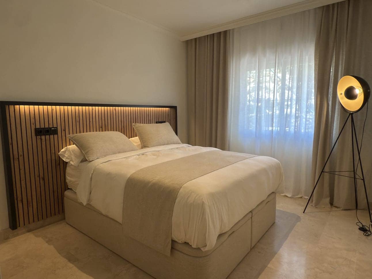 Appartement de 3 chambres à louer à Marbella avec piscine garage - 4 500 € (Ref: 9978552)