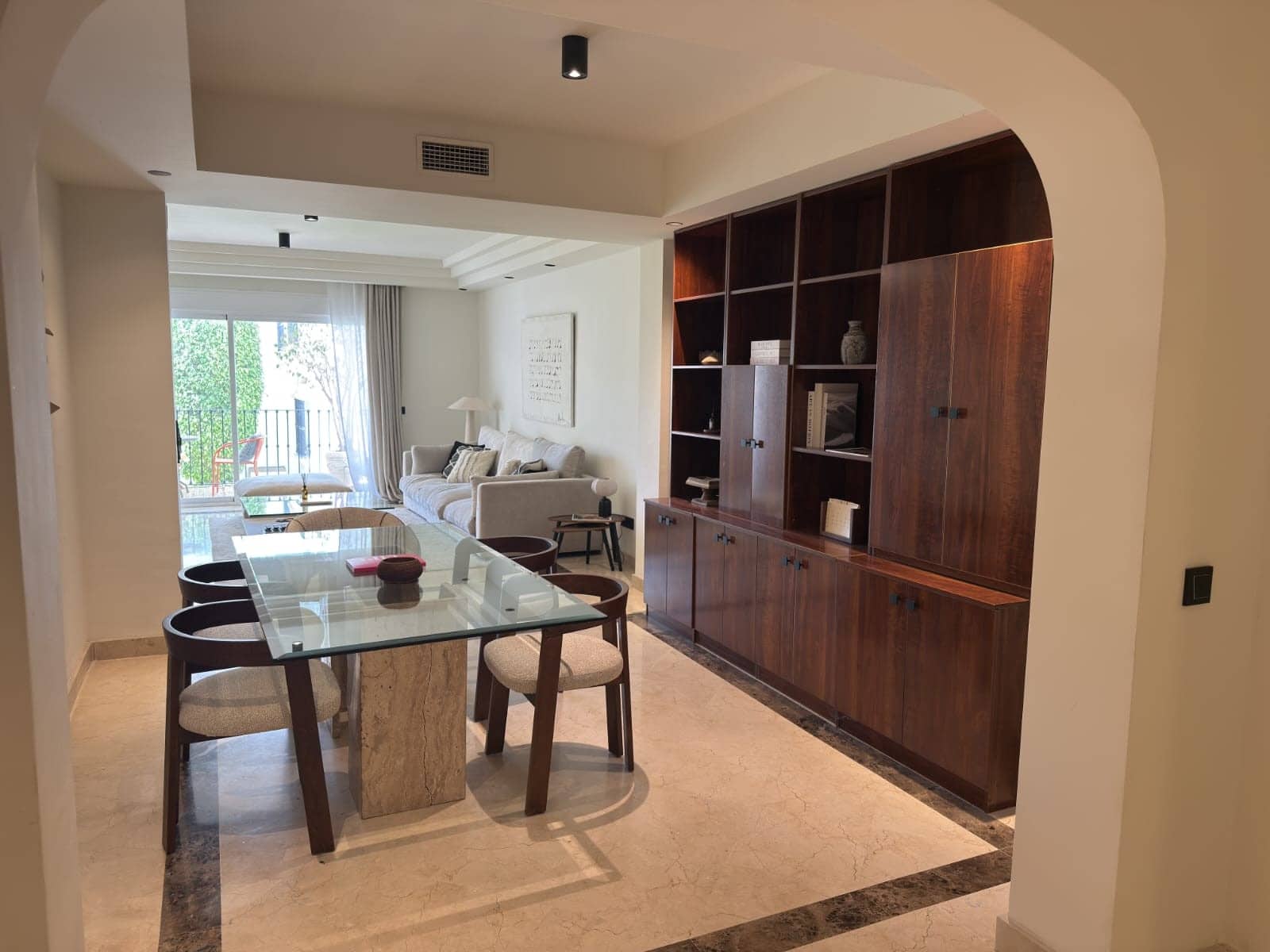 Appartement de 3 chambres à louer à Marbella avec piscine garage - 4 500 € (Ref: 9978552)