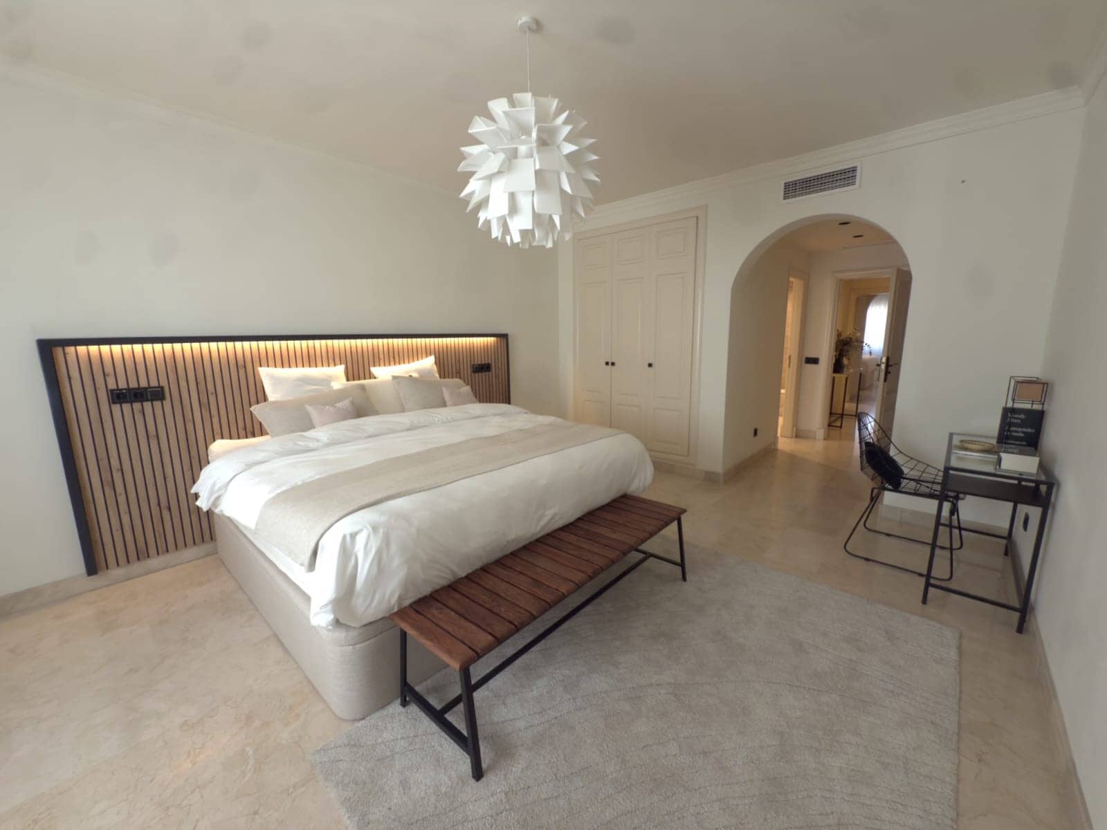 Appartement de 3 chambres à louer à Marbella avec piscine garage - 4 500 € (Ref: 9978552)