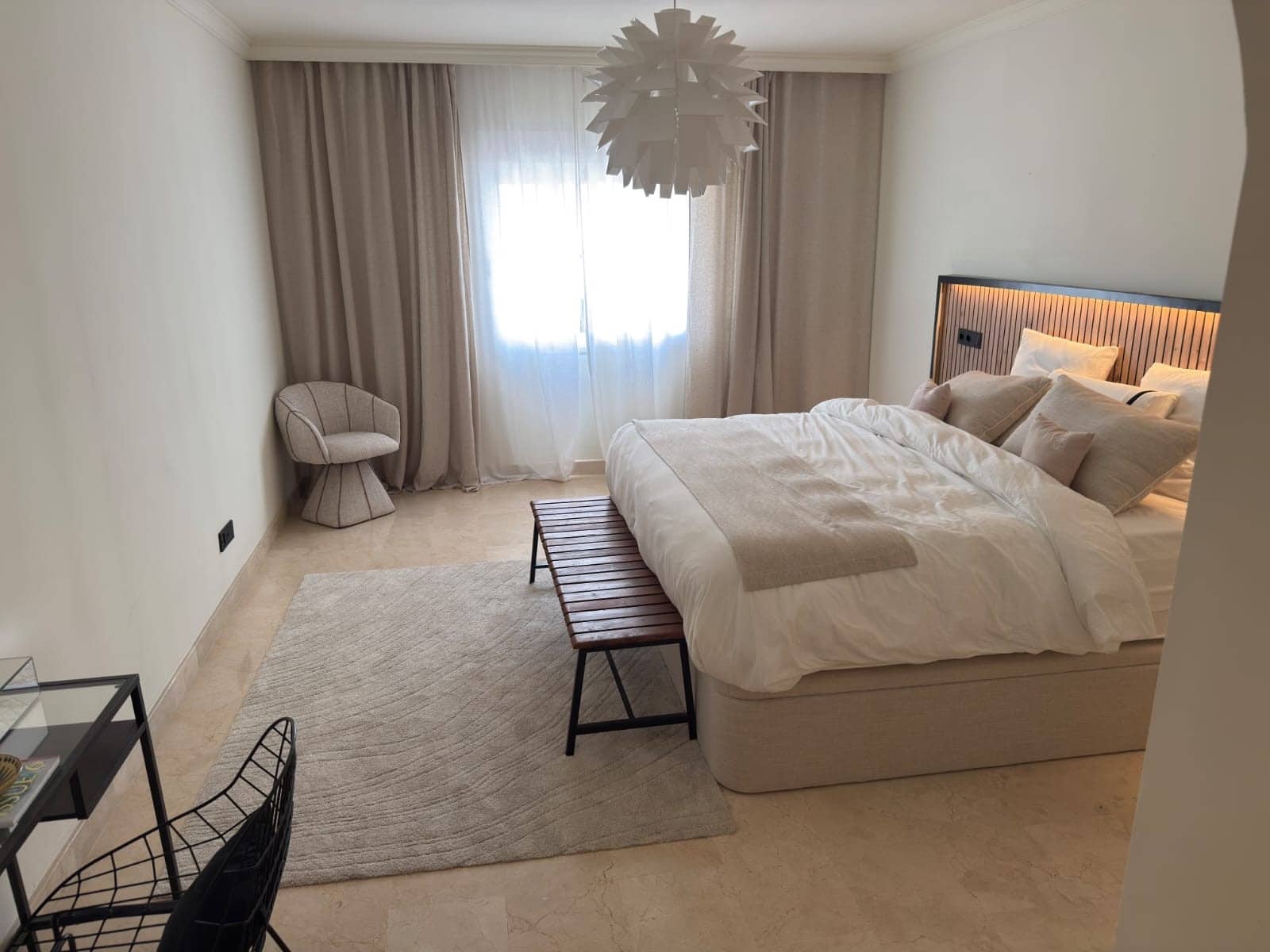 Appartement de 3 chambres à louer à Marbella avec piscine garage - 4 500 € (Ref: 9978552)