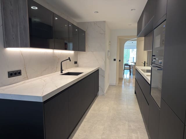 3 slaapkamer Appartement te huur in Marbella met zwembad garage - € 4.500 (Ref: 9978552)