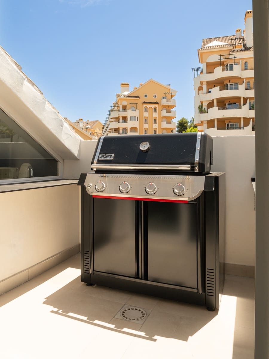 3 soverom Penthouse til salgs i Nueva Andalucia med svømmebasseng - € 1 375 000 (Ref: 9984646)