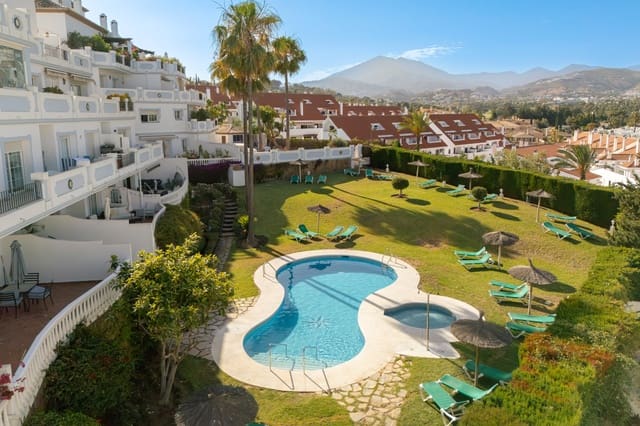 3 bedroom Penthouse for sale in Nueva Andalucia, Marbella with pool - € 1,375,000 (Ref: 9984646)
