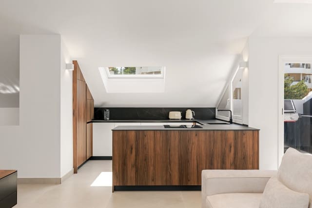 3 makuuhuone Kattohuoneisto myytävänä paikassa Nueva Andalucia, Marbella mukana uima-altaan - 1 375 000 € (Ref: 9984646)