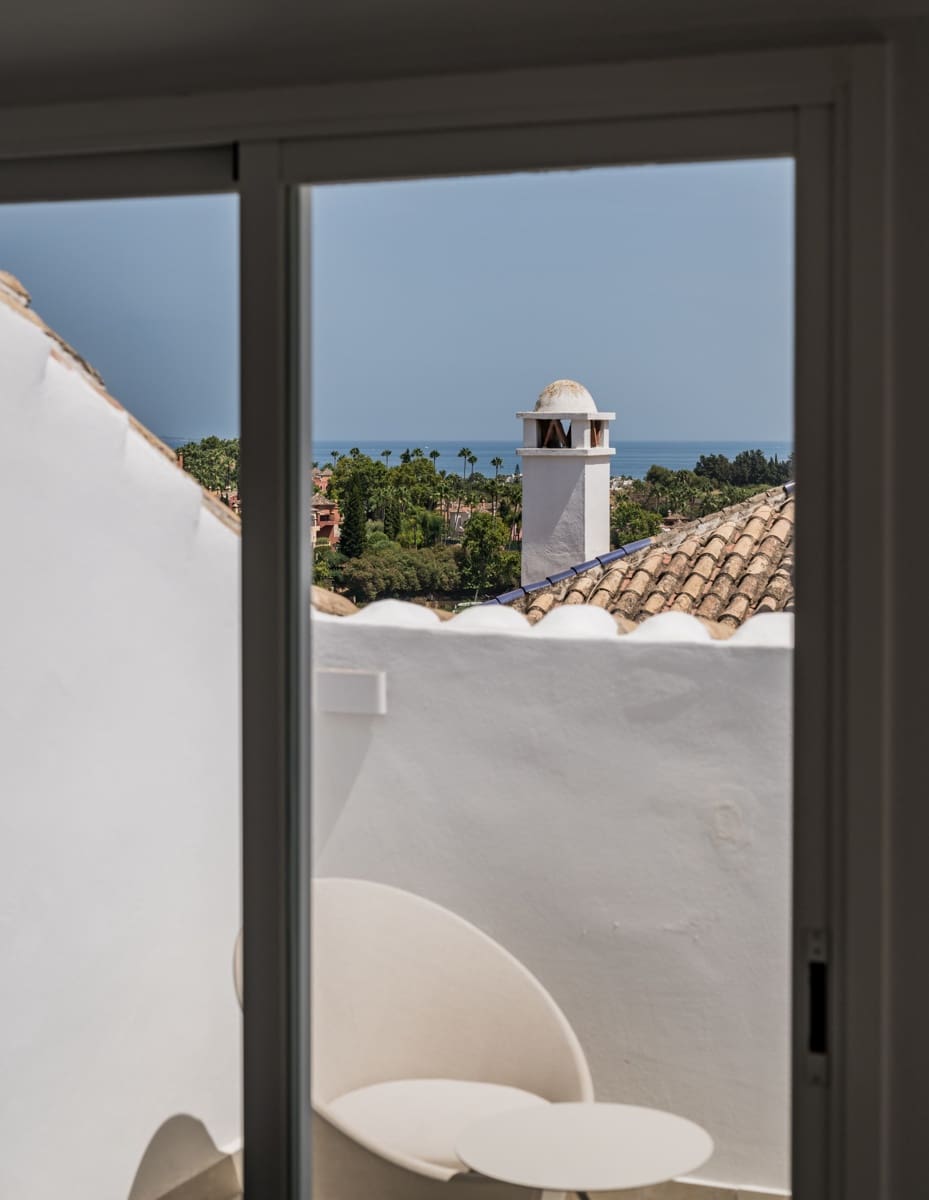3 bedroom Penthouse for sale in Nueva Andalucia with pool - € 1,375,000 (Ref: 9984646)