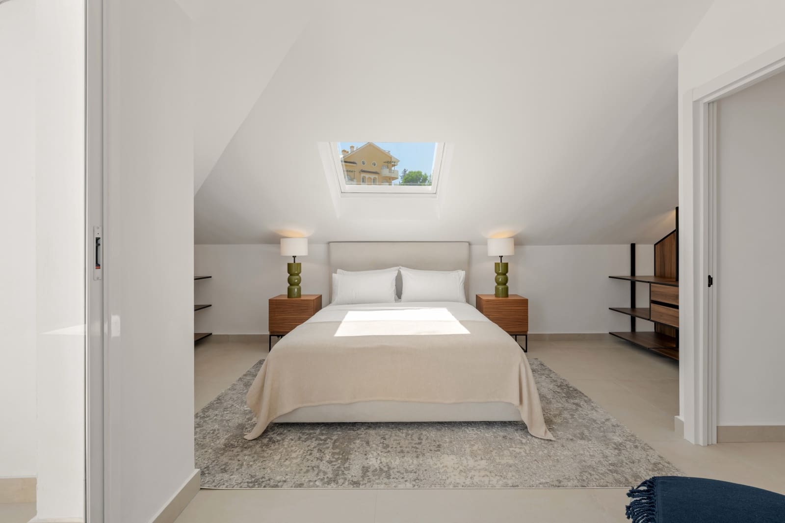3 bedroom Penthouse for sale in Nueva Andalucia with pool - € 1,375,000 (Ref: 9984646)