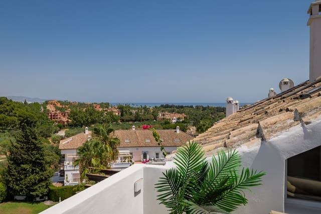 3 makuuhuone Kattohuoneisto myytävänä paikassa Nueva Andalucia, Marbella mukana uima-altaan - 1 375 000 € (Ref: 9984646)